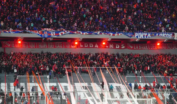 Suspenden definitivamente el partido entre Independiente y la U de Chile por graves incidentes: Temen posibles víctimas