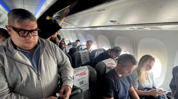 El presidente quiso destacar un gesto de Karina Milei, pero un 3 en la foto generó una catarata de comentarios