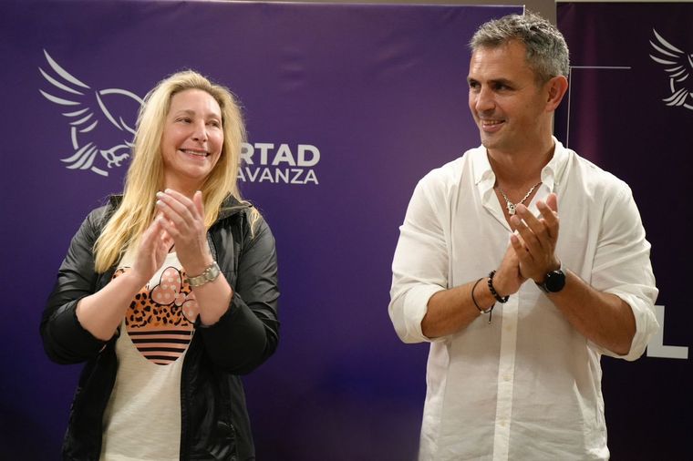 Otra caravana fallida: Karina Milei y Martín Menem tuvieron que huir del cierre de campaña en Corrientes