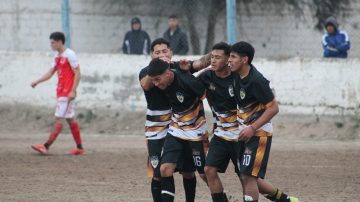 25 de Mayo y Los Dorados lideran el fútbol de Las Termas
