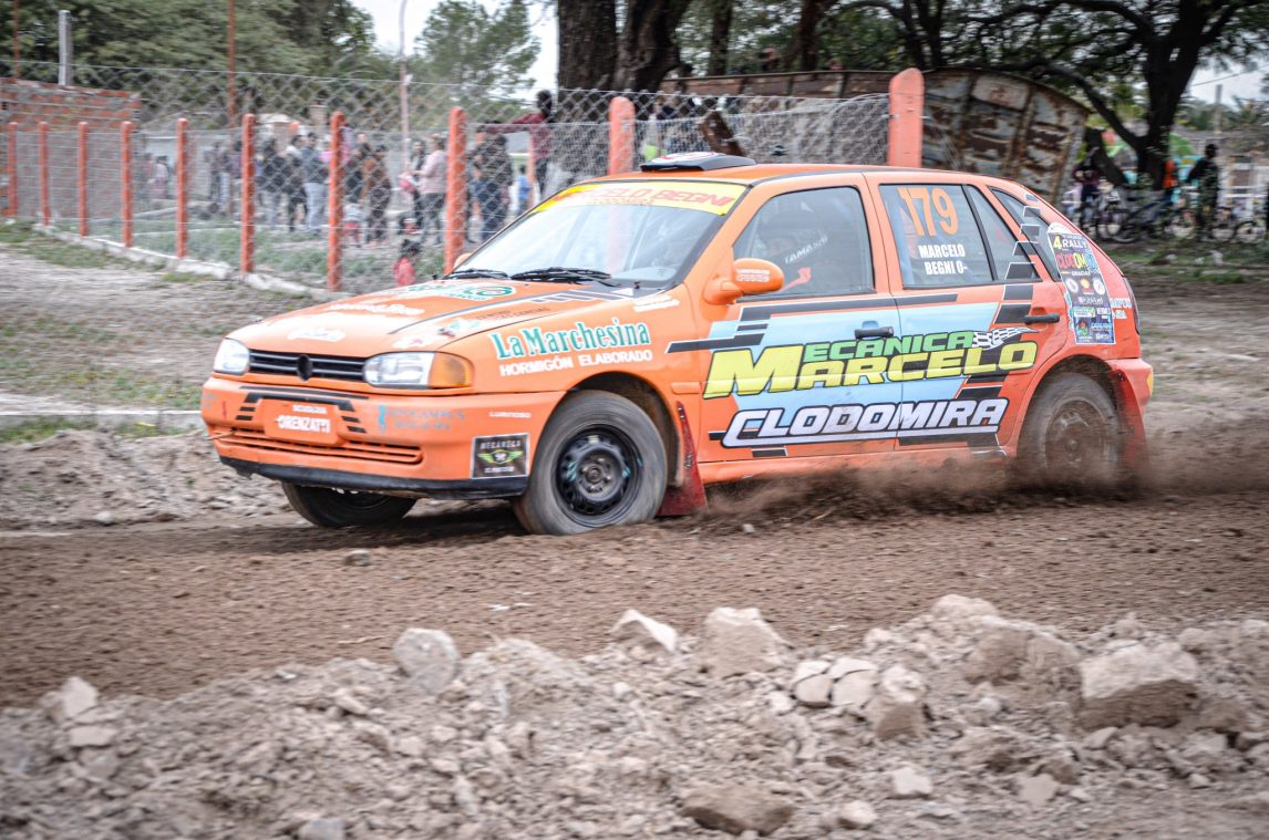 Espectacular vuelco en el Rally Santiagueño sobre el paraje Negra Muerta