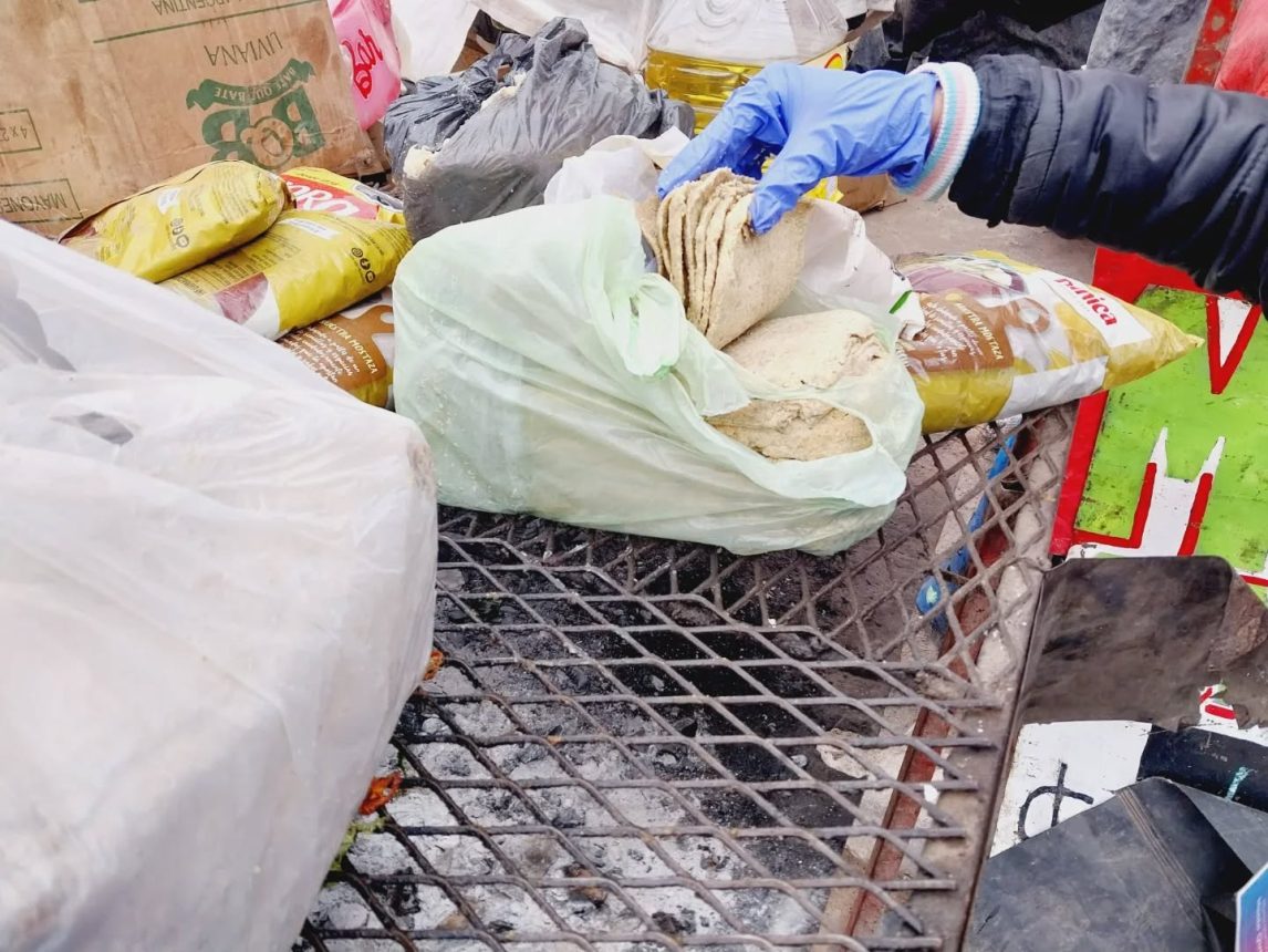 El dramático relato de la mujer embarazada que comió milanesas de papel higiénico