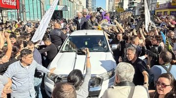 Escándalo: la camioneta que llevó a Milei tiene 213 multas y una deuda millonaria