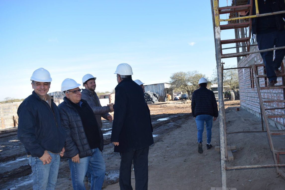 Fotos: autoridades provinciales visitaron la imponente obra del Barrio Parque del Río II
