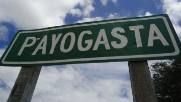 “¿Qué te pasa? ¡A mí, respetame!”: Maestra le tiró de la oreja a un alumno y abrió la polémica