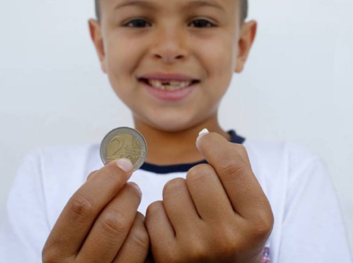 Día del Ratón Pérez, el “cajero” más querido de la infancia: ¿Cuánto dinero deja en Argentina?