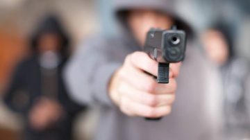 Golpe comando en el B° Bosco III: banda criminal se llevó en un asalto una Toyota Hilux y $3.000.000