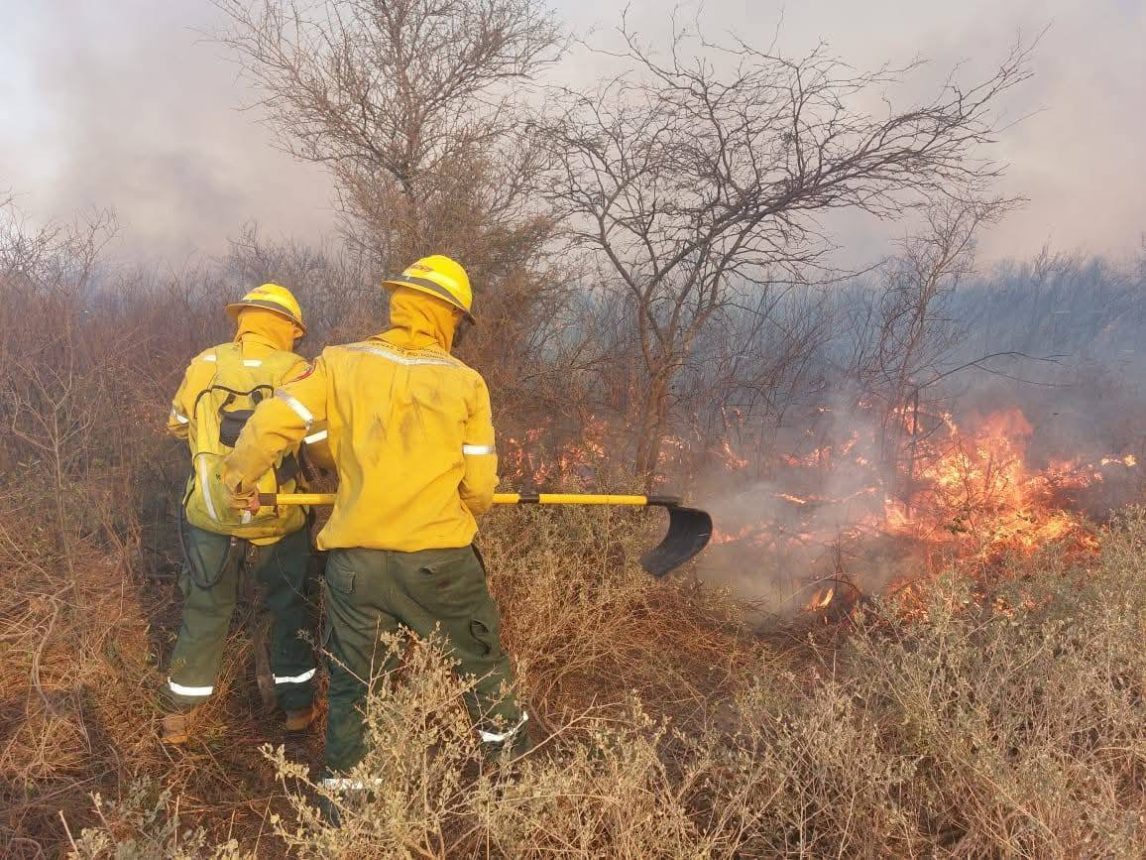Termas de Río Hondo: Bomberos Voluntarios llevan más de 24 horas intentando combatir incendios