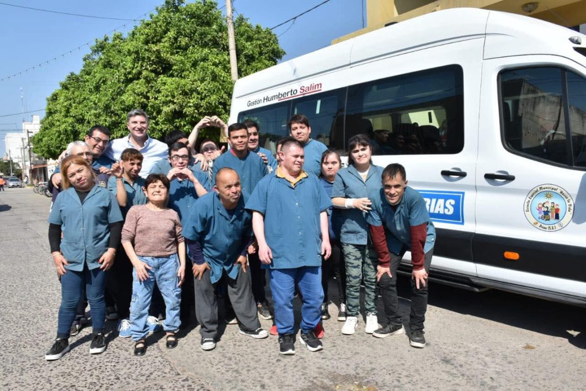 Un nuevo logro para la inclusión: la Municipalidad de Frías entregó un vehículo 0 km a la Escuela Especial “Hacia la Vida”
