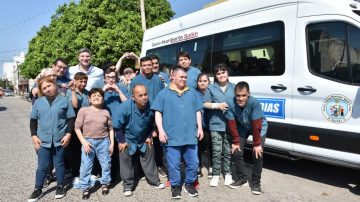 Un nuevo logro para la inclusión: la Municipalidad de Frías entregó un vehículo 0 km a la Escuela Especial “Hacia la Vida”