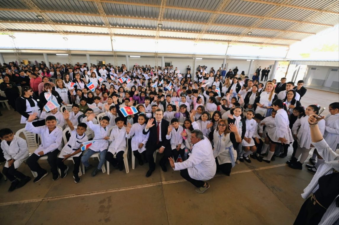 Zamora y Elías Suárez visitaron Campo Gallo para inaugurar el nuevo edificio de la Escuela 913 y entregar viviendas sociales