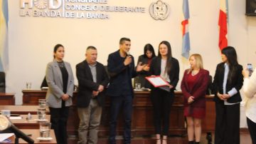 Reconocieron a la bandeña Agostina Sarmiento por su trayectoria en el motociclismo