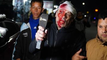 Brutal agresión a un periodista de América TV en el acto del cierre de campaña de Milei en Moreno