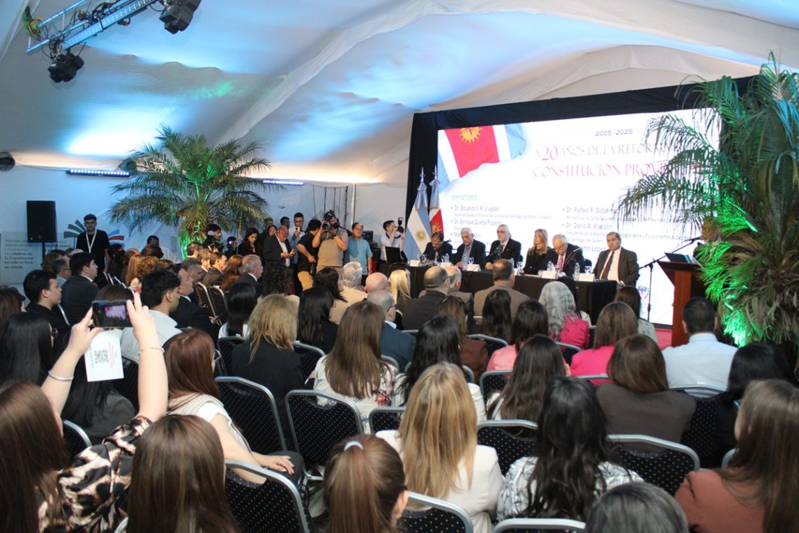 La Feria del Libro fue escenario de un conversatorio a 20 años de la Reforma Constitucional