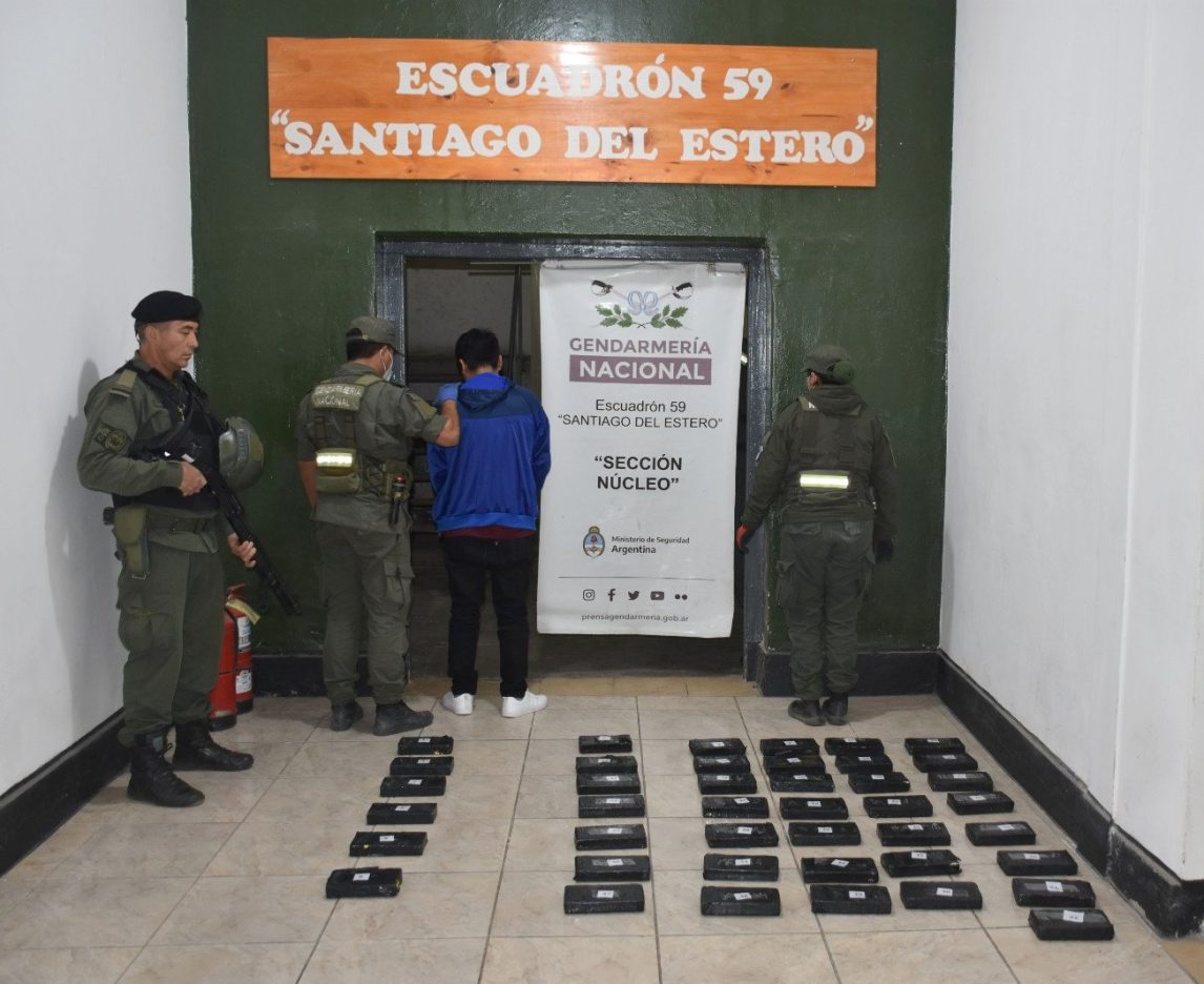 Narcotráfico: modificó el tablero de su vehículo para trasladar 43 kilos de cocaína