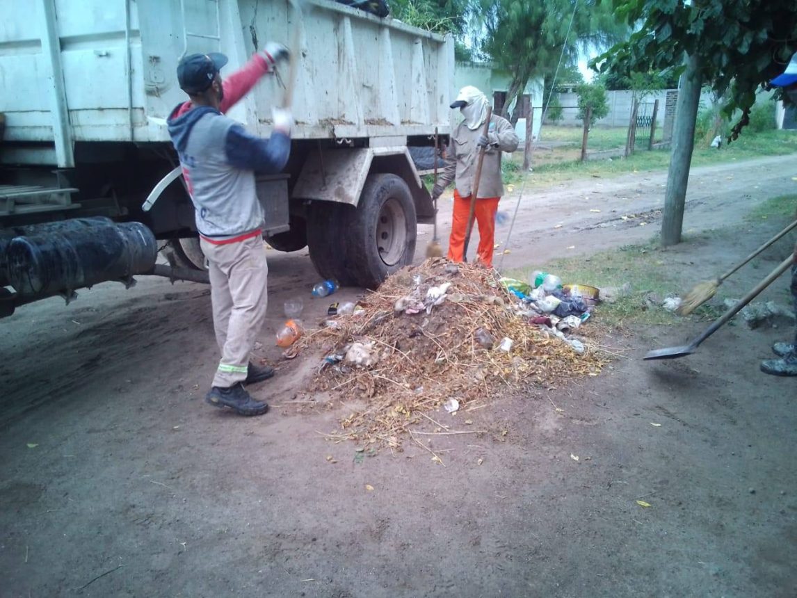 Trabajador municipal cayó de un camión de recolección y sufrió una fractura
