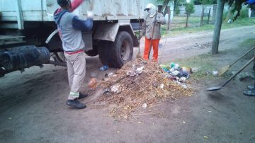 Trabajador municipal cayó de un camión de recolección y sufrió una fractura
