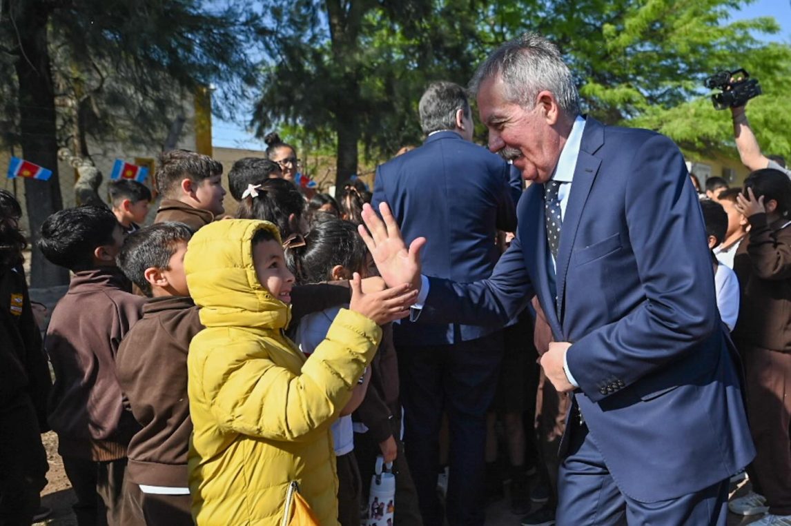 Elías Suárez acompañó al gobernador en inauguraciones de obras en Mitre y Aguirre