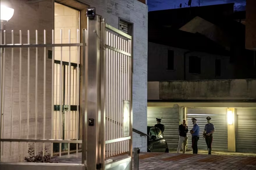 Insólito: se tiró de un cuarto piso intentando suicidarse, pero cayó sobre una mujer y la mató