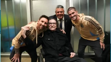 Mágico encuentro entre Messi y Charly García en el Monumental