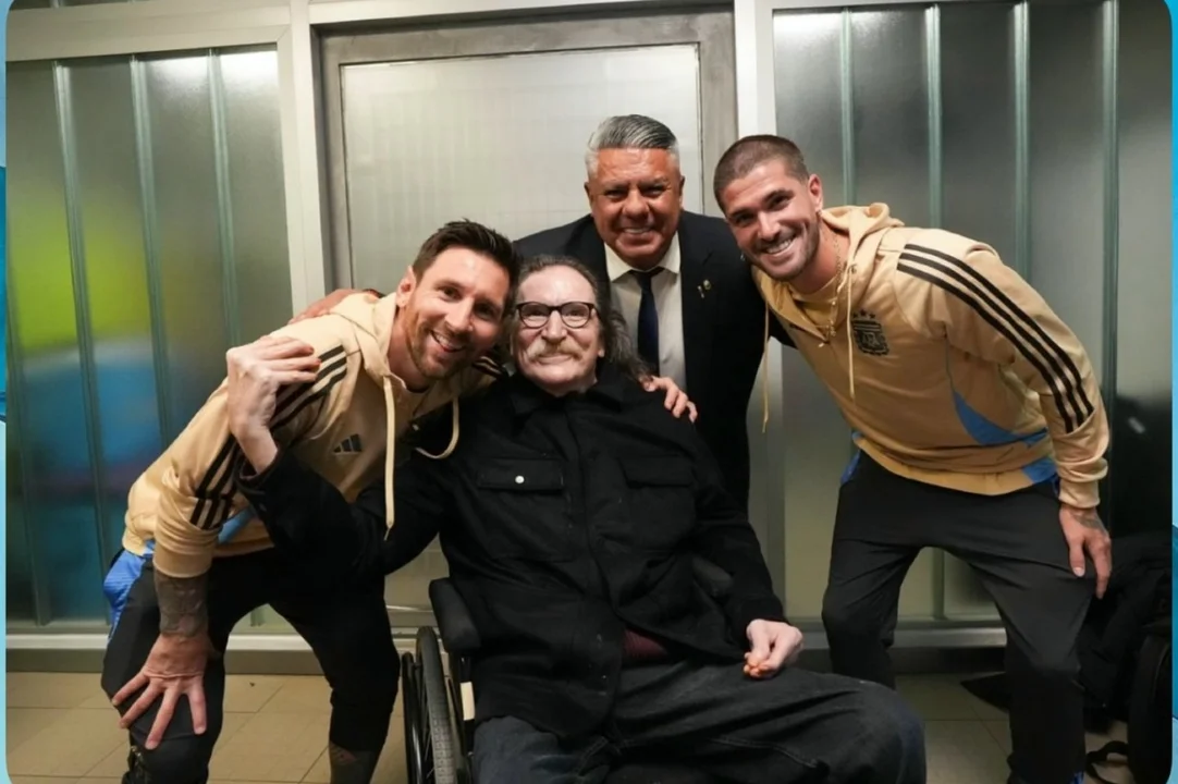 Mágico encuentro entre Messi y Charly García en el Monumental