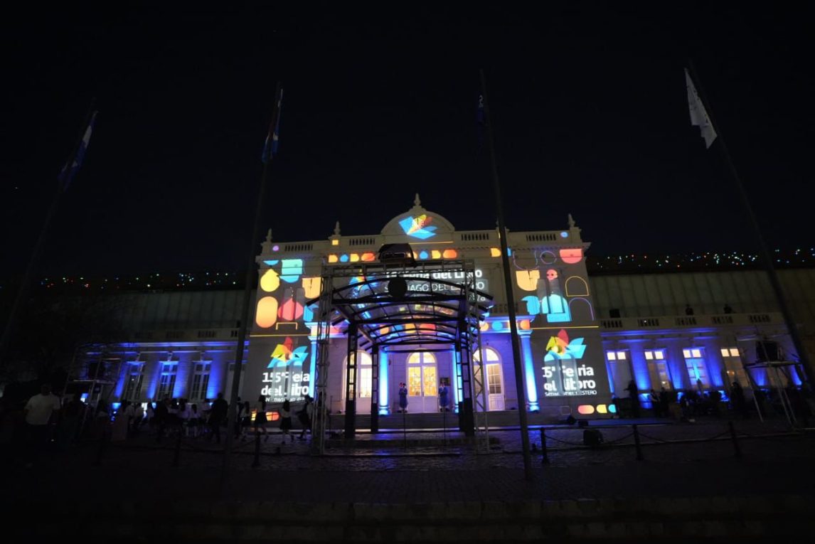 La Feria del Libro suma un espectáculo nocturno con mapping y drones toda la semana