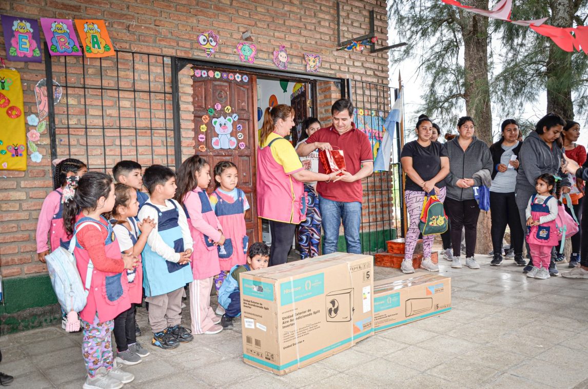 Más oportunidades para los chicos: Clodomira suma equipamiento escolar en zonas rurales
