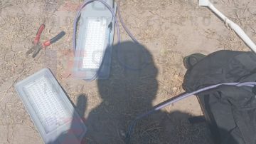 Descubren a dos delincuentes, uno de ellos menor de edad, robando farolas de iluminación