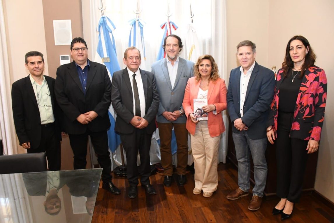 Fuentes recibió al ex embajador de Argentina en Bolivia, Ariel Basteiro