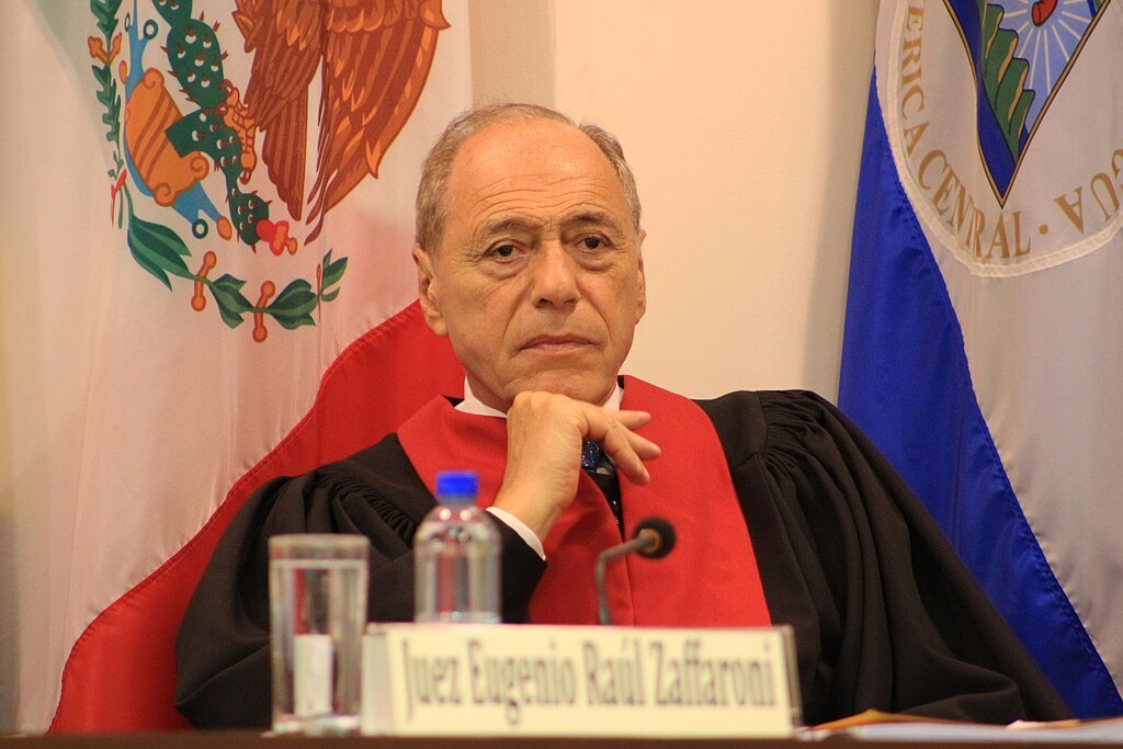 El juez Eugenio Zaffaroni disertará en Santiago sobre Derecho Penal frente al autoritarismo