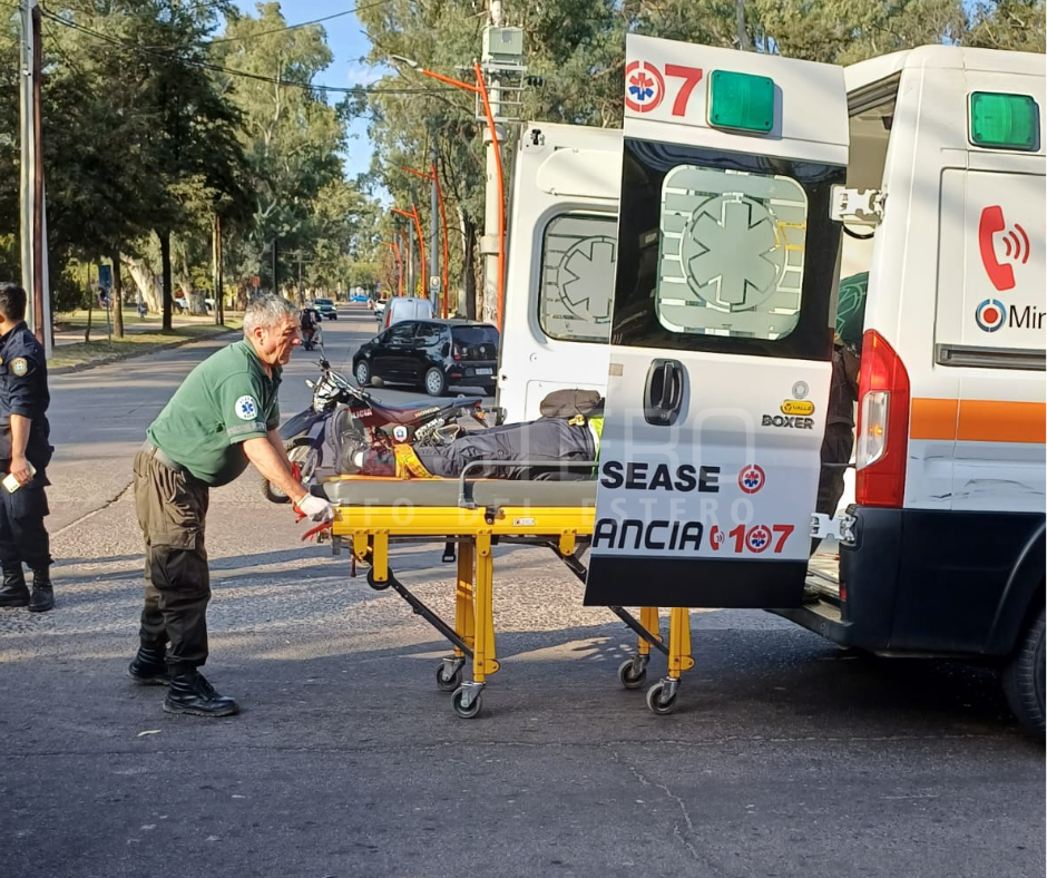 Dos trabajadores municipales chocaron entre sí y una de las víctimas terminó en el hospital