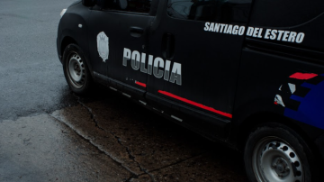 Una mujer intentaba arreglar el techo de su casa y cayó: sufrió graves fracturas