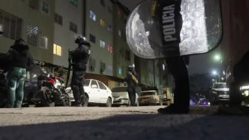 Un hombre con problemas mentales ingresó al edificio de Crónica TV y apuñaló a un trabajador de seguridad