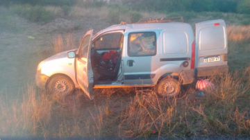 Ruta 7: dos personas resultaron heridas tras el vuelco de un utilitario