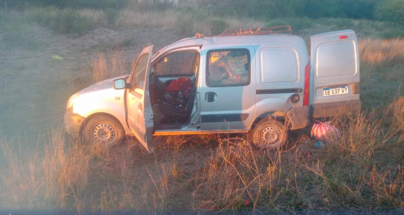 Ruta 7: dos personas resultaron heridas tras el vuelco de un utilitario