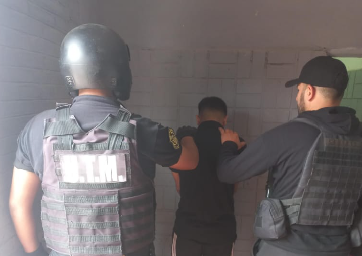 Atrapan a un hombre acusado de ingresar a robar en una finca en Brea Pozo