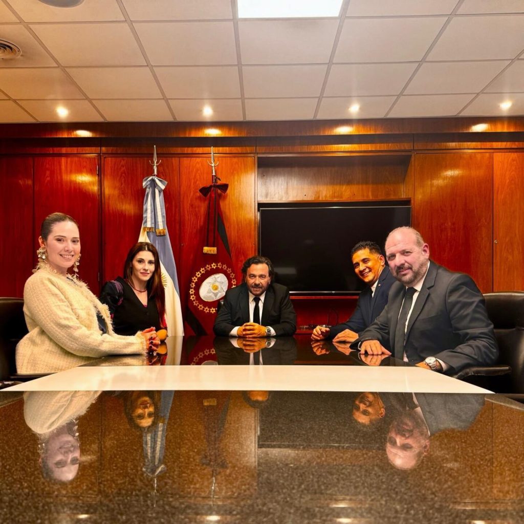 Diputados desertores de LLA buscan alianza con gobernadores del PJ no kirchneristas