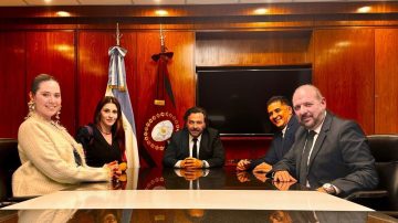 Diputados desertores de LLA buscan alianza con gobernadores del PJ no kirchneristas