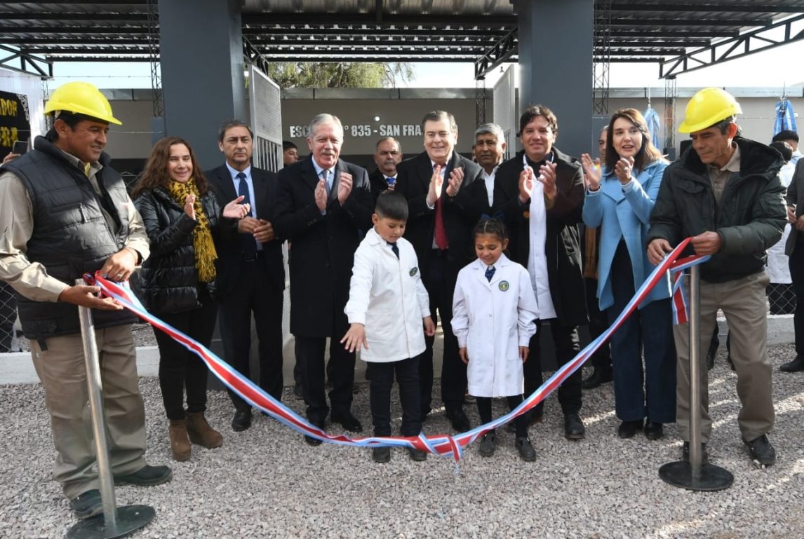 Zamora inauguró una escuela para 20 alumnos y un jardín para 6 niños en San Francisco