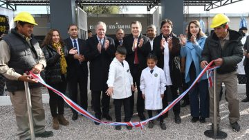 Zamora inauguró una escuela para 20 alumnos y un jardín para 6 niños en San Francisco