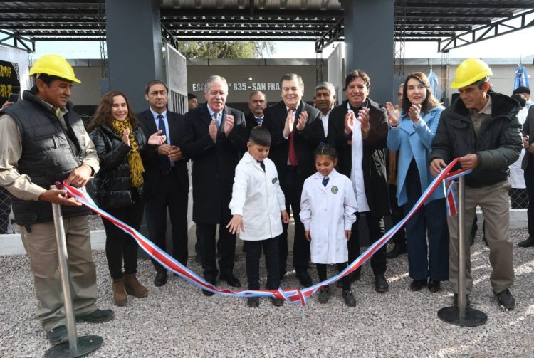 Zamora inauguró una escuela para 20 alumnos y un jardín para 6 niños en San Francisco