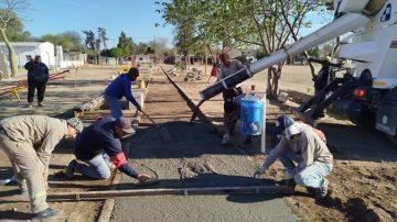 El municipio bandeño avanza con la colocación de caminerías en la plaza del barrio Avenida