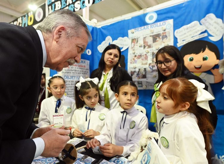 El Jefe de Gabinete destacó el talento de los estudiantes en la Feria de Ciencia y Tecnología