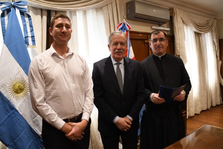 La provincia firmó un convenio de cooperación con “Educación Popular Asociación Civil” para construir una escuela en Quimilí
