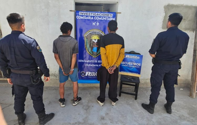 Atrapan a dos jóvenes que ingresaron a robar en una casa: uno de ellos amenazó a la policía con un cuchillo