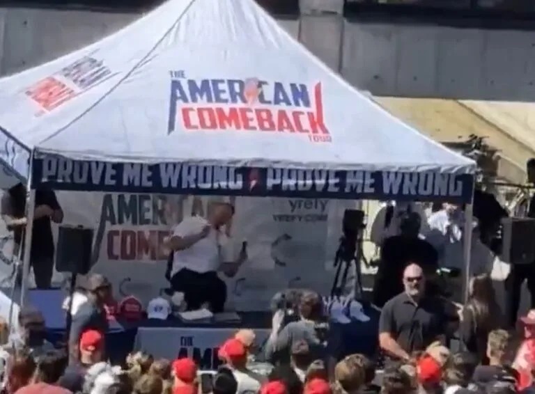 Le dispararon en el cuello a un activista cercano a Donald Trump en EE.UU.