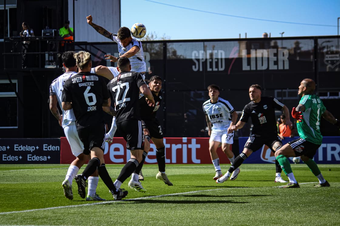 Central Córdoba perdió su invicto ante Deportivo Riestra en el Bajo Flores