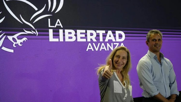 “Pudiéramos poder”, “Habramos llegado”; los errores del discurso de menos de 2 minutos de Karina Milei