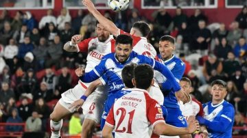 Vélez empató con Huracán en un encuentro deslucido y con preocupación por el arquero