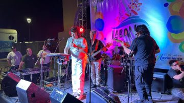 Grupos musicales continúan actuando en el escenario alternativo del Aniversario de La Banda